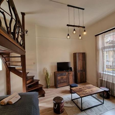Vintage Apartman In City Center Miskolc Exterior photo