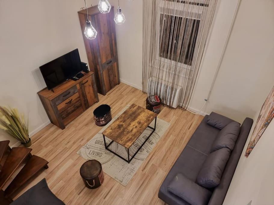 Vintage Apartman In City Center Miskolc Exterior photo
