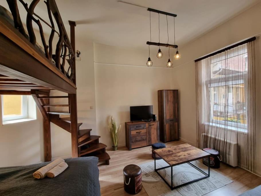 Vintage Apartman In City Center Miskolc Exterior photo