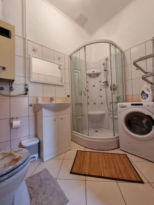 Vintage Apartman In City Center Miskolc Exterior photo