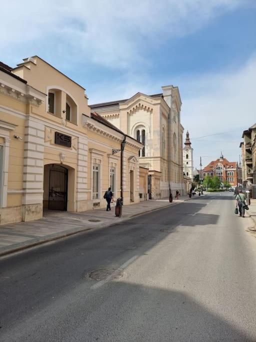 Vintage Apartman In City Center Miskolc Exterior photo