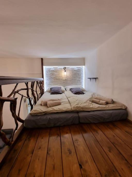 Vintage Apartman In City Center Miskolc Exterior photo