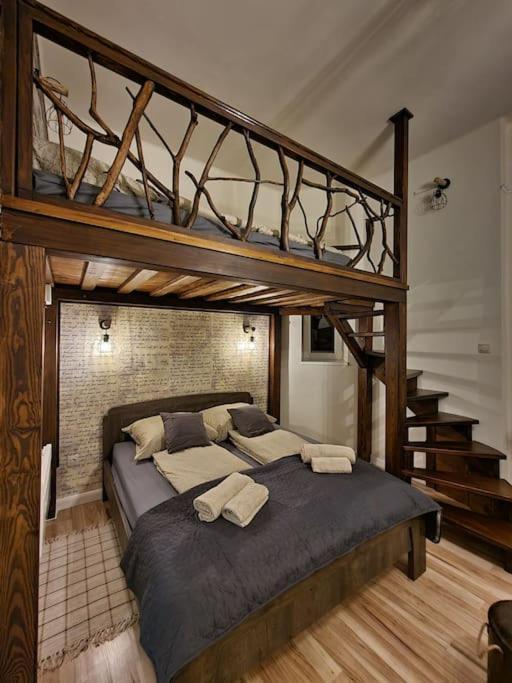 Vintage Apartman In City Center Miskolc Exterior photo