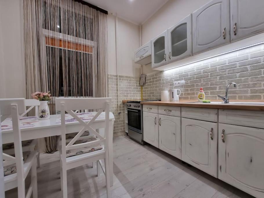 Vintage Apartman In City Center Miskolc Exterior photo