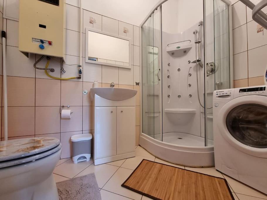 Vintage Apartman In City Center Miskolc Exterior photo