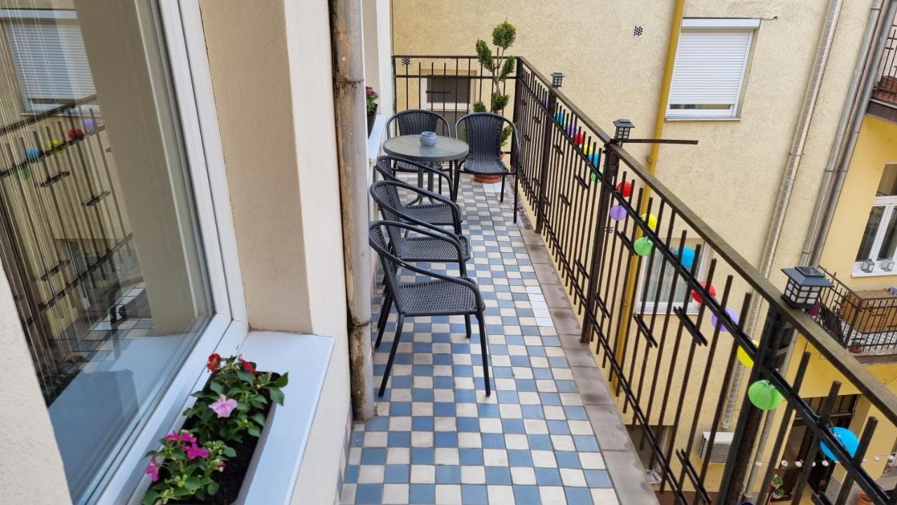 Vintage Apartman In City Center Miskolc Exterior photo